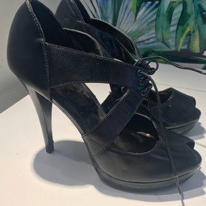 Bakers size 7 - laces high heel